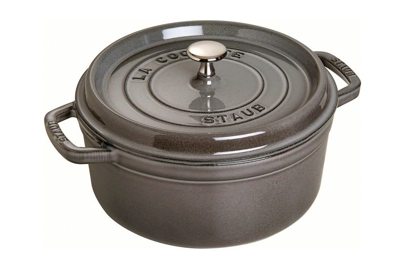 Staub round cocotte 24 cm in graphite grey enamelled cast iron with lid